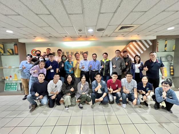 Picture 6 Group photo of the evaluation team of the Taipei City Traffic Engineering Office