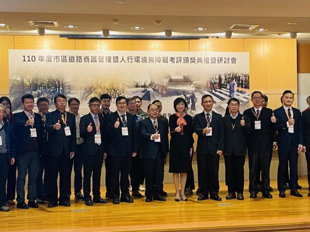 Picture 4 Group photo of awardees at the awards ceremony