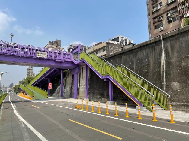 Picture 6. The Chengmeichangshou Pedestrian Footbridge Elevator and Ramp Installation Project 2