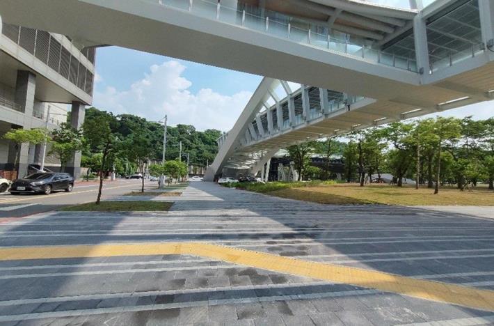 Image 16. Plaza beneath the skybridge (facing north)