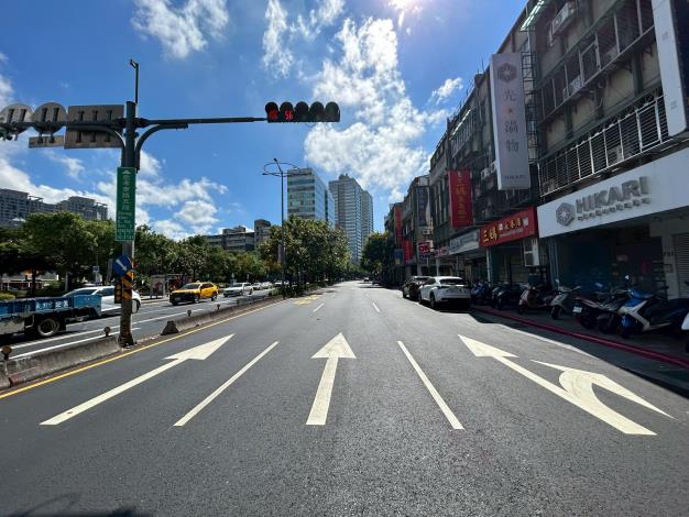 Picture 5 Provincial Highway 5 Zhongxiao East Road Section 5 pavement maintenance results