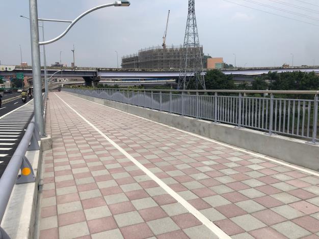 Picture 2. A photograph of the completed Fuhe Bridge Bicycle Wheel Ramp Project