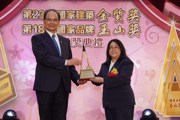 Picture 5. The award ceremony of the 2020 National Golden Award for Architecture - Dunhua Elementary School 