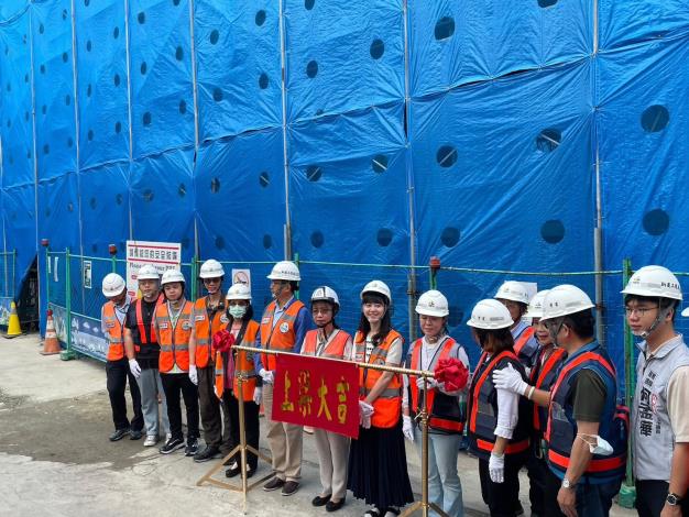 Topping-out ceremony of Nei-Hu Junior High School New Multipurpose Building Project