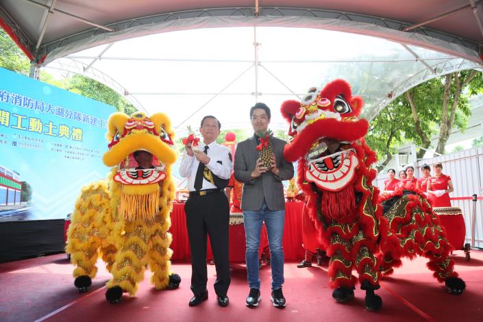 Auspicious lion dance performance for good luck