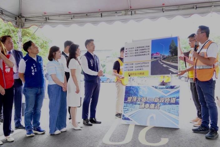 Image 3. Briefing by Wu Zai-Qin, Chief Engineer of the New Construction Office, Public Works Department
