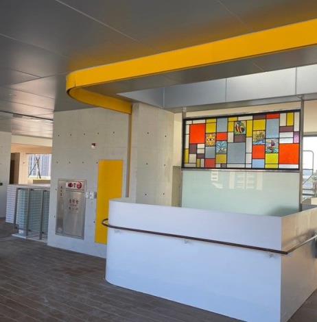 Preserving the cultural memories of teachers and students through campus stained glass, integrated with modern design