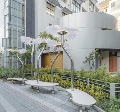 People-centered permeable green corridor pavement