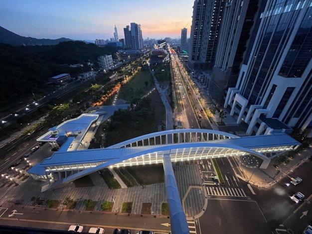 Image 9. Project completed. Aerial view taken at dusk. (Nangang Elevated Connecting Platform)
