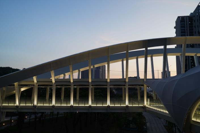 Nighttime Lighting of the Nangang Elevated Connecting Platform (1).JPG