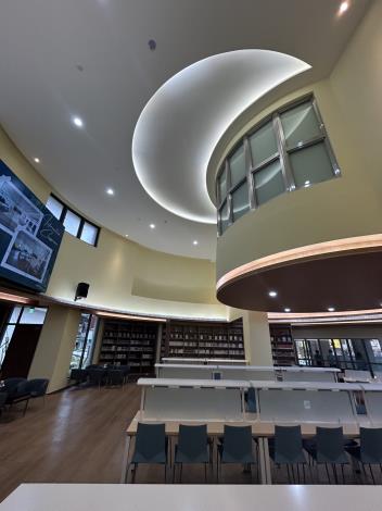 Picture 2. Da’an Junior High School Library