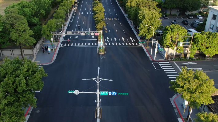 Picture 6. Road maintenance works on Minquan East Road, Songshan District