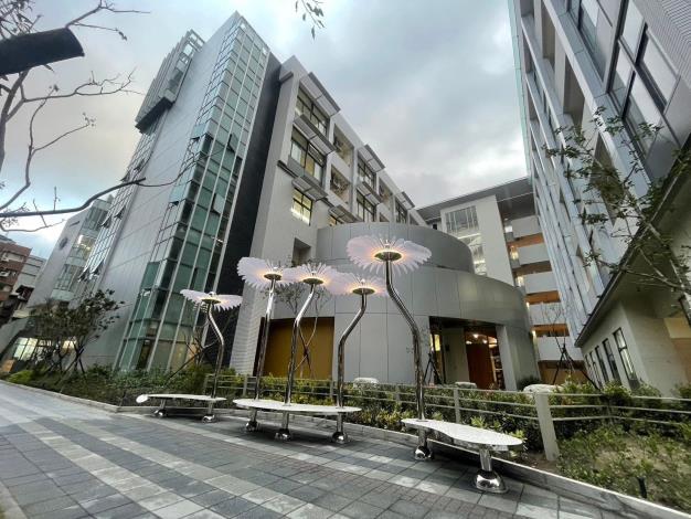 Figure 5 Public art at Taipei Municipal Daan Junior High School