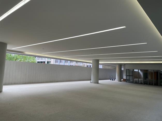 Figure 7 Lobby on the 1st floor of the Comprehensive Teaching Building at Taipei Municipal Daan Junior High School