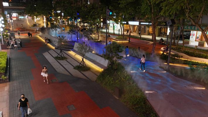 Figure 3. Ripple pattern lighting and pavement at the Liugong Green Corridor