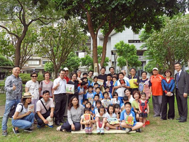 圖3. 懷生國小師生參與昌隆公園美好書席發表