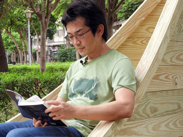 圖7. 魏德聖導演享受在閱讀的時光