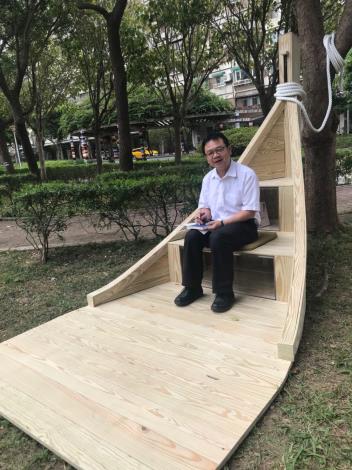 圖2. 公園處黃處長為美好書席捐贈書籍