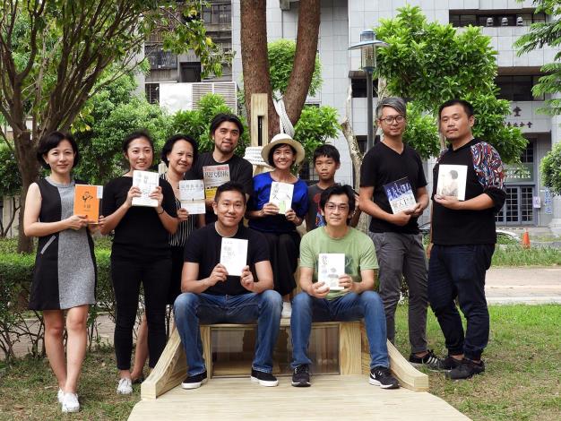 圖6. 美好關係團隊人手一書支持書席活動