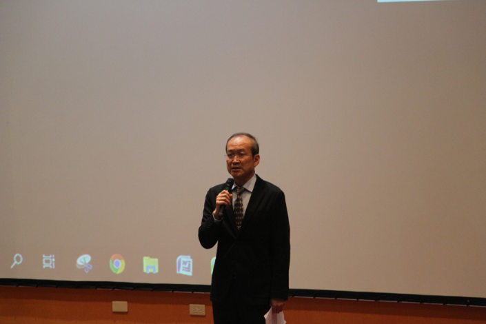 圖一、林業試驗所張彬所長表示土壤排水對樹木的重要性