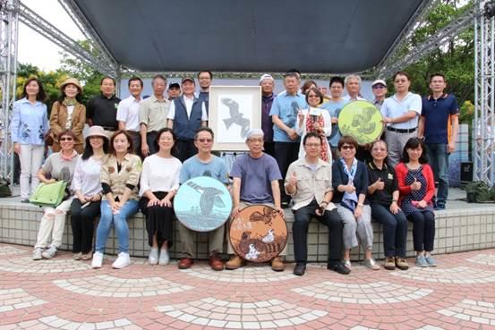 圖五、臺灣猛禽研究會何華仁前理事長捐出版畫義賣所得，為臺北市區猛禽研究教育推廣及營救盡一份心力