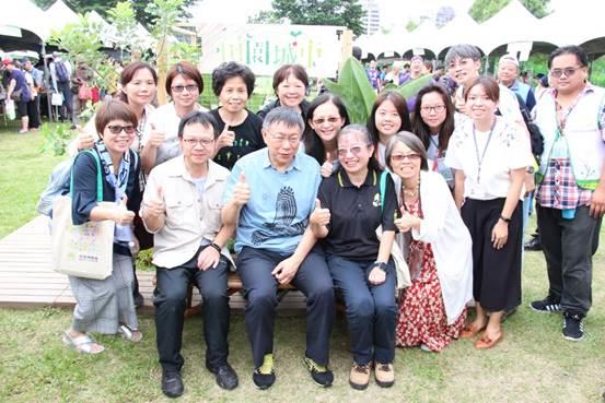 圖七、市長與貴賓共同合影留念