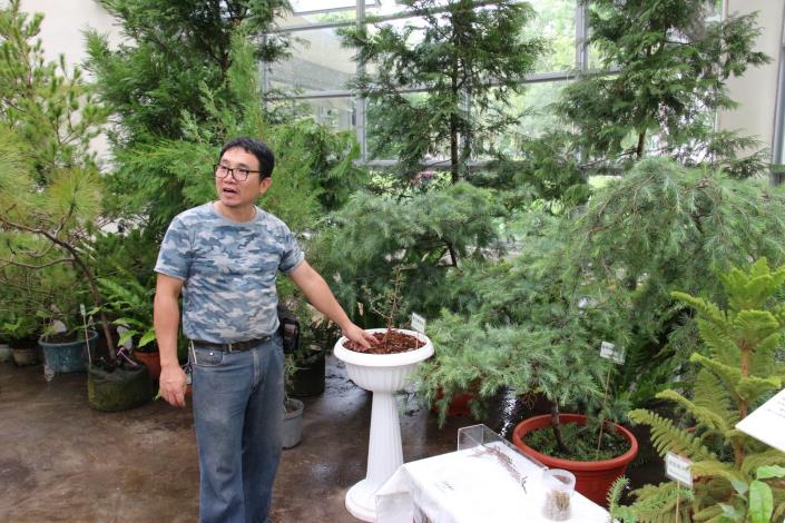 圖1.遠古植物展幕後推手-陳昆煜主任.JPG
