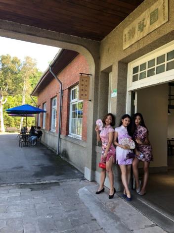 圖6.歡迎您來官邸體驗穿旗袍遊花園