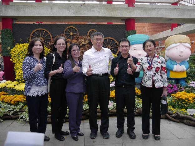 圖16.柯文哲市長與公園處同仁合影.JPG
