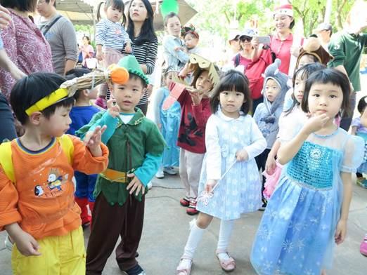圖10. 親子盛裝打扮參加森林大遊行