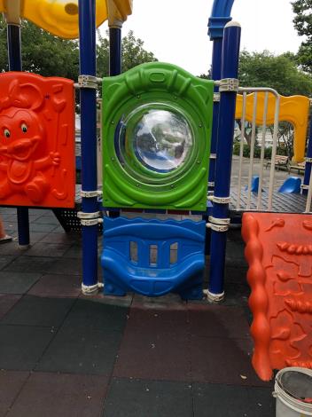 圖1.已完成社正公園兒童遊戲場採光罩破損修繕