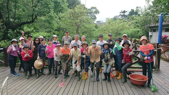 圖4、 榮星花園公園生態守護志工隊工作前的全體合影。