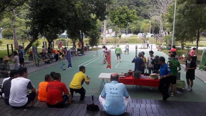 照片08：至善公園-羽球場更新及周邊座椅設置，讓賽者與觀者同盡興。
