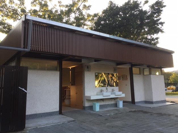 照片10：至善公園-友善大空間的公廁，是親子族及腳踏車族最佳福音
