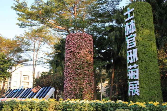圖2.福林路大門前鋼琴譜出「愛的羅曼史」