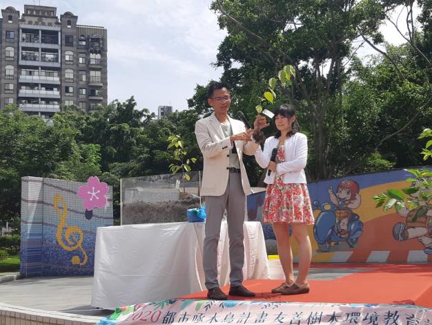 圖八_由大安森林公園之友基金會陳鴻楷副執行長分享櫻花種植撇步