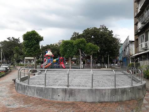 圖1：蘭興公園第倫桃樹去年修剪後,今年枝葉已漸長回