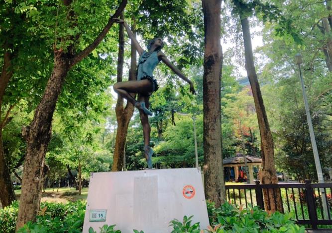 圖六、隨風起舞的舞者