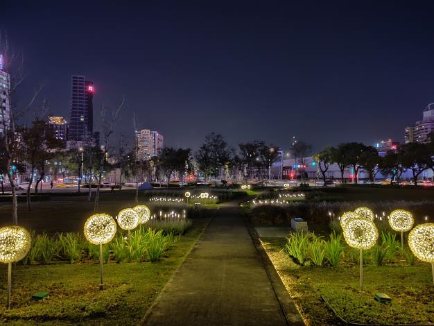 圖5.經過燈光美化的行旅廣場，夜晚比白天美麗。