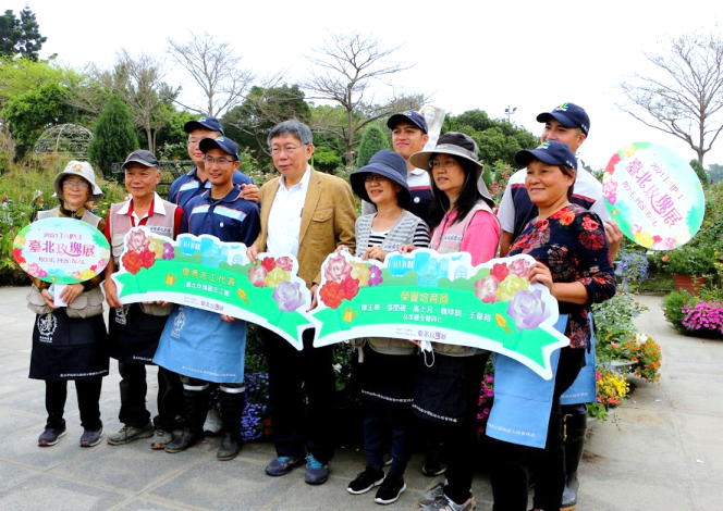 圖3這群玫瑰守護者和熱情志工的付出，讓玫瑰花期一波接一波。