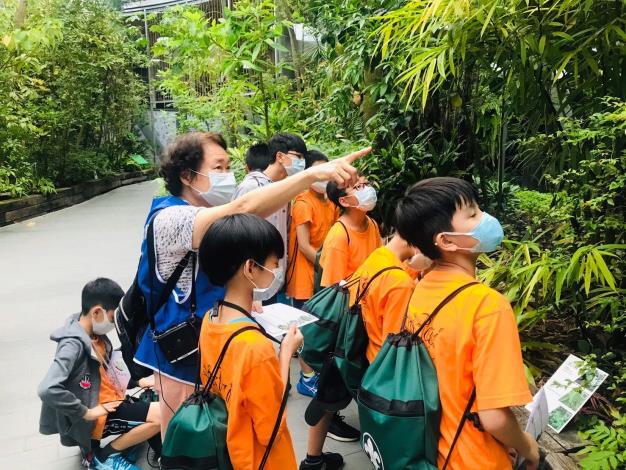 圖3、臺北典藏植物園平時除了植物展示，也提供解說服務與環境教育課程