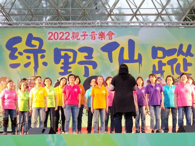 圖十四、台北市婦女合唱團感染力強的歌聲