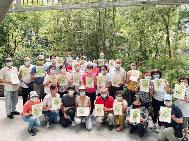 圖2：環境教育設施場所的經營需要熱情志工們的支持，臺北典藏植物園也建立解說志工體系，並定期提供志工增能培訓