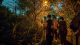 圖2.大安森林公園志工夥伴熱情的向民眾解說螢火蟲相關知識