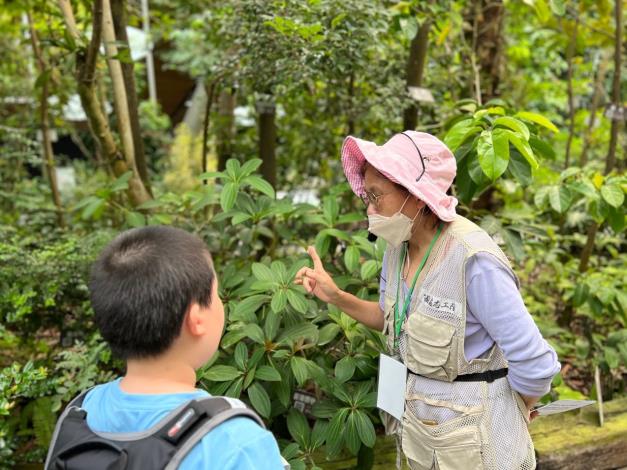 圖4、除了環境教育課程，臺北典藏植物園也提供優質的假日解說服務。