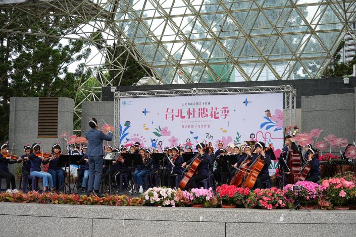 圖3-臺北市建安國小管弦樂團帶來精彩的開場演出.JPG