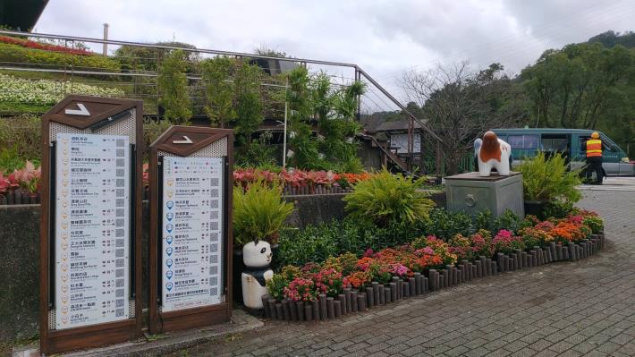 圖3. 貓空貓纜站各色花朵塑形層次花帶