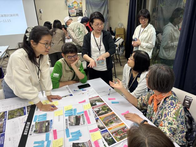 照片9：民眾熱烈討論公園議題