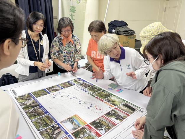 照片11：民眾熱烈討論公園議題
