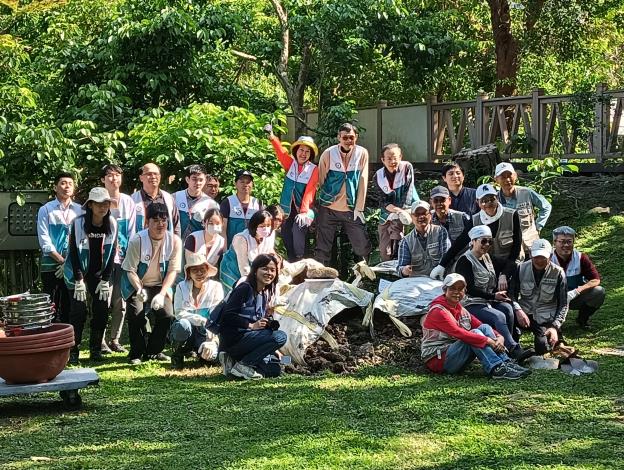 圖4第一金投信每年都熱情加入企業工作日，與志工隊一同為地球永續盡一份心力。